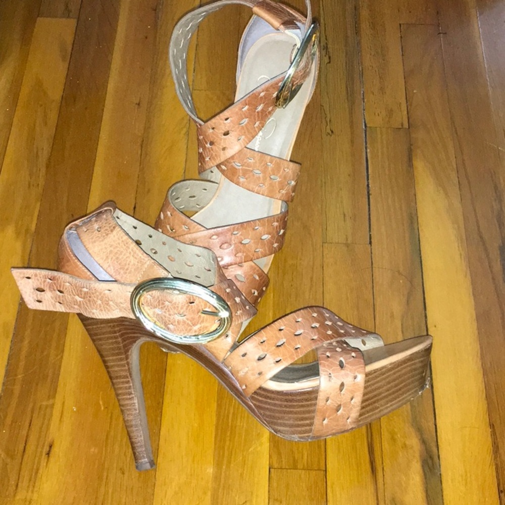 Jessica Simpson Tan Sandal with exaggerated gold..